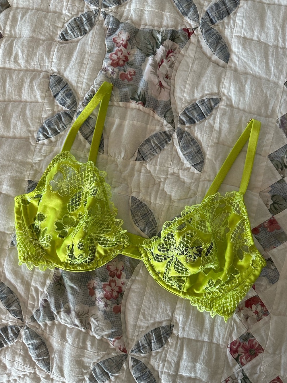 Victoria's Secret LUXE Unlined Floral Embroidered Bra NWT
